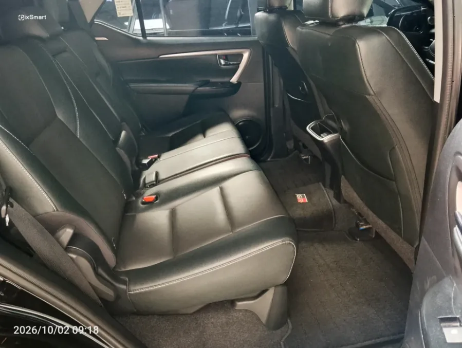 Foto Mobil Bekas Kabin Belakang Toyota Fortuner 2.8 VRZ TSS tahun 2024