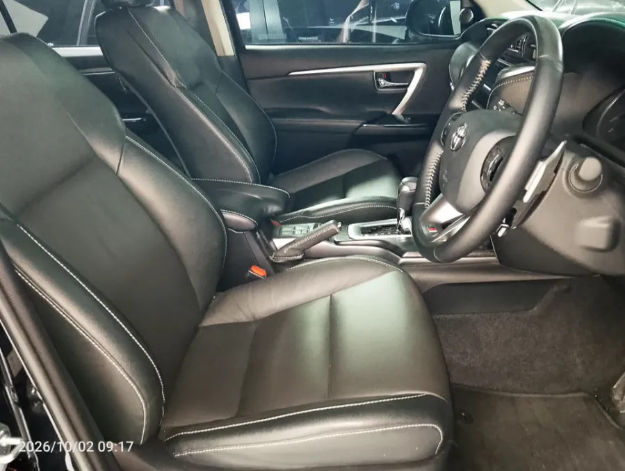 Foto Mobil Bekas Kabin Depan Toyota Fortuner 2.8 VRZ TSS tahun 2024