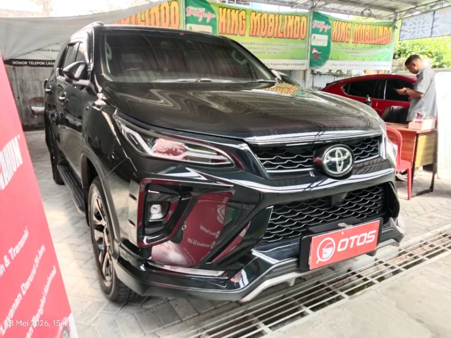 Foto Mobil Bekas Kanan Depan Toyota Fortuner 2.8 VRZ TSS tahun 2024