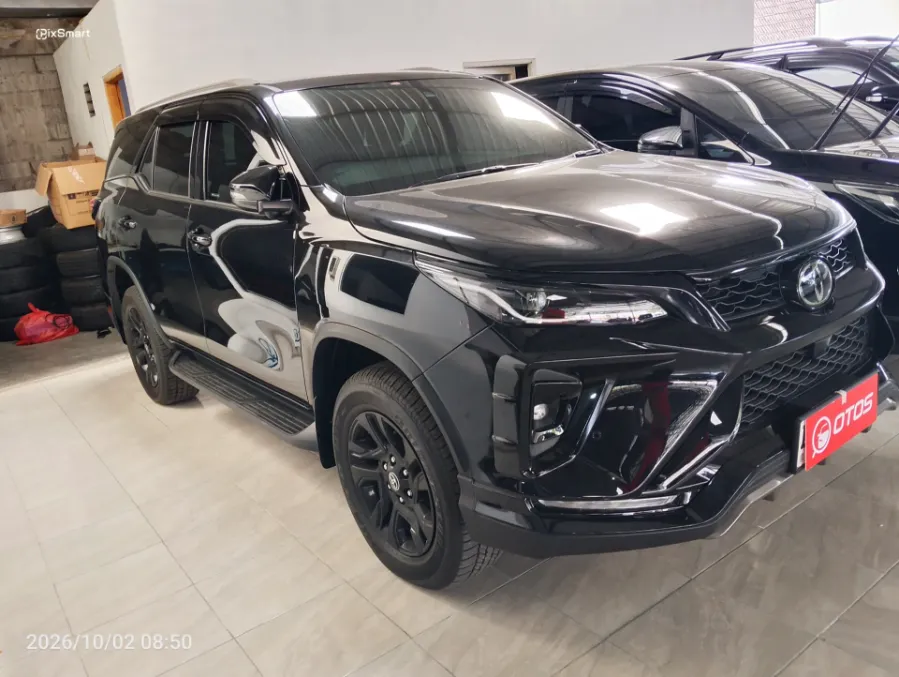 Foto Mobil Bekas Kanan Depan Toyota Fortuner 2.8 VRZ TSS tahun 2024