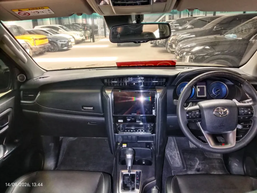 Foto Mobil Bekas Dashboard Toyota Fortuner 2.8 VRZ TSS tahun 2025