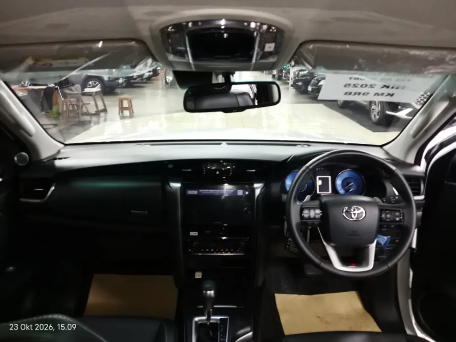 Foto Mobil Bekas Dashboard Toyota Fortuner 2.8 VRZ TSS tahun 2025