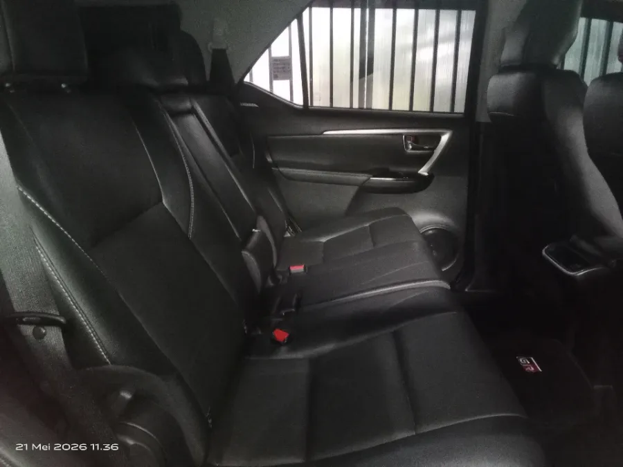 Foto Mobil Bekas Kabin Belakang Toyota Fortuner 2.8 VRZ TSS tahun 2025