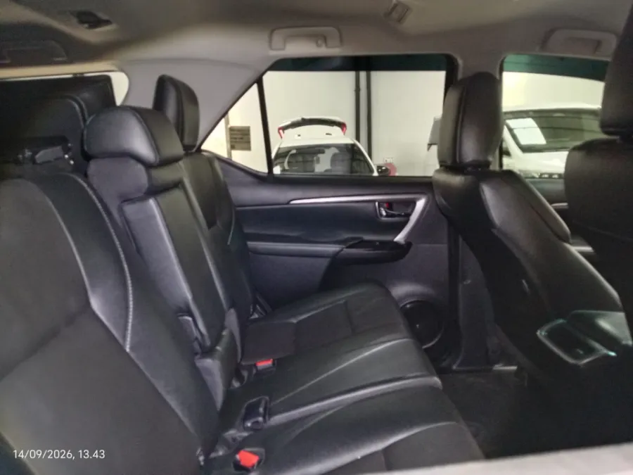 Foto Mobil Bekas Kabin Belakang Toyota Fortuner 2.8 VRZ TSS tahun 2025