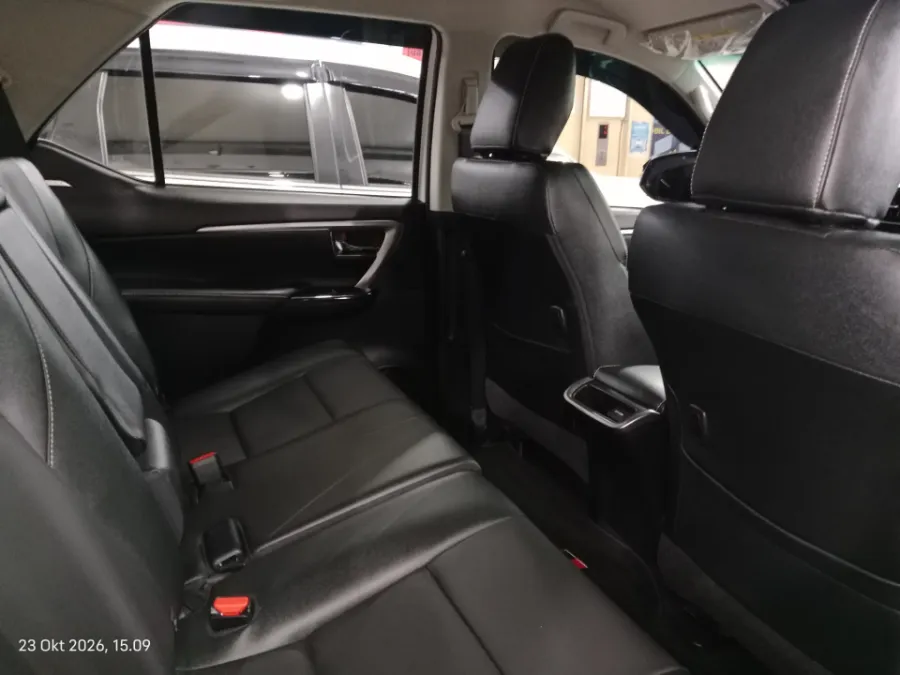 Foto Mobil Bekas Kabin Belakang Toyota Fortuner 2.8 VRZ TSS tahun 2025
