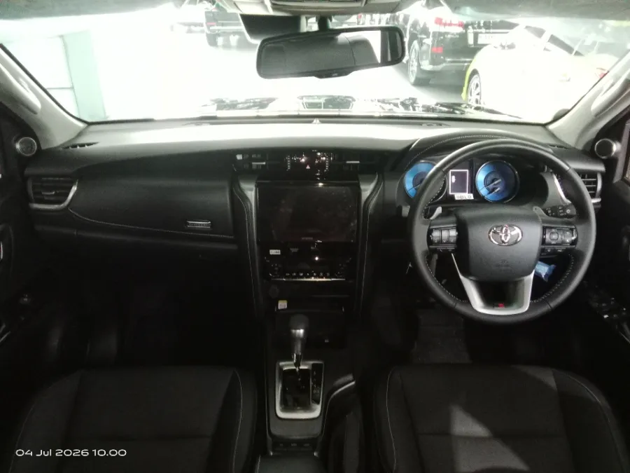 Foto Mobil Bekas Dashboard Toyota Fortuner 2.8 VRZ TSS tahun 2026