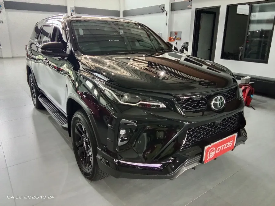 Foto Mobil Bekas Kanan Depan Toyota Fortuner 2.8 VRZ TSS tahun 2026
