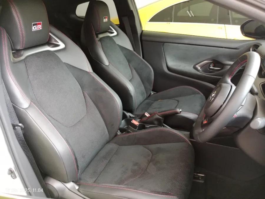Foto Mobil Bekas Kabin Depan Toyota GR Yaris 1.6 tahun 2022