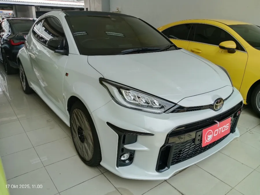 Foto Mobil Bekas Kanan Depan Toyota GR Yaris 1.6 tahun 2022
