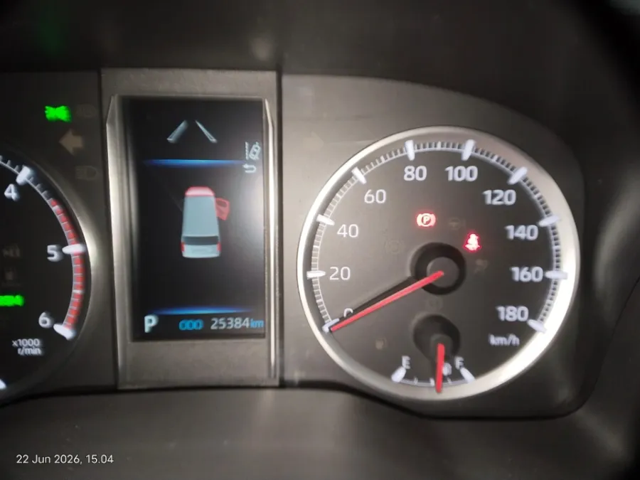 Foto Mobil Bekas Odometer Toyota Granace 2.8 Diesel tahun 2023