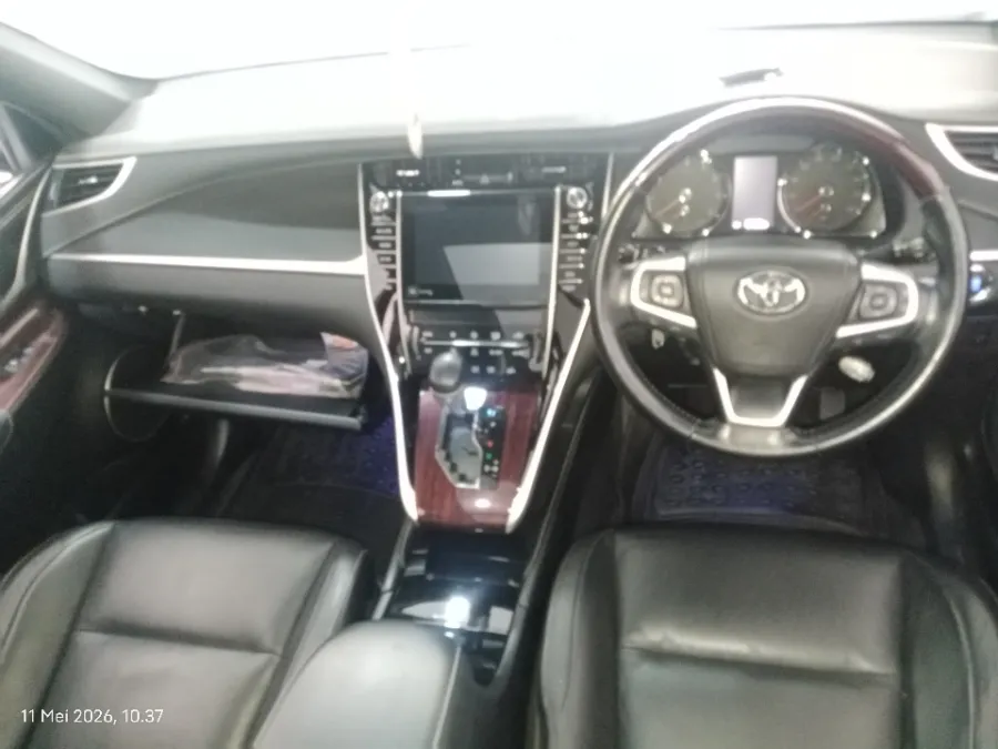 Foto Mobil Bekas Dashboard Toyota Harrier 2.0 tahun 2014