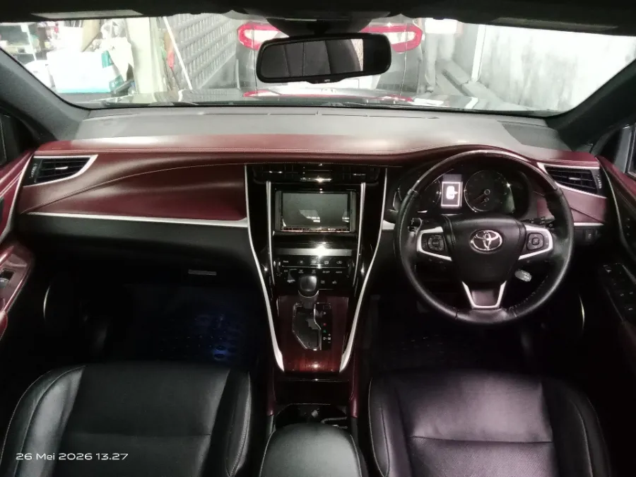 Foto Mobil Bekas Dashboard Toyota Harrier 2.0 tahun 2014