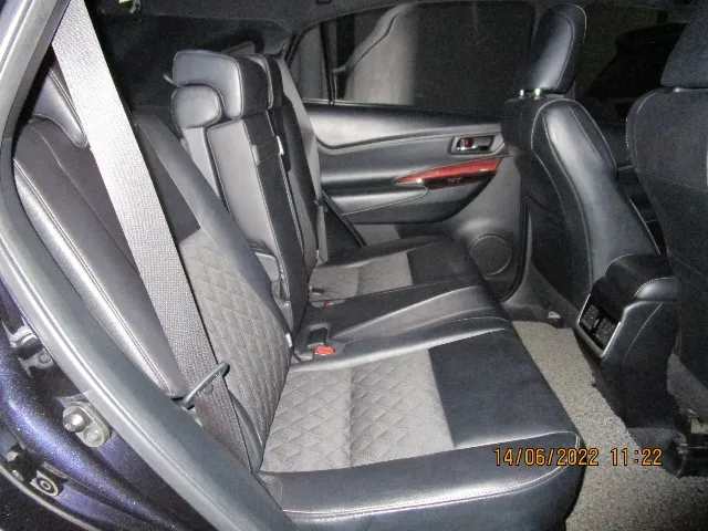 Foto Mobil Bekas Kabin Belakang Toyota Harrier 2.0 tahun 2014