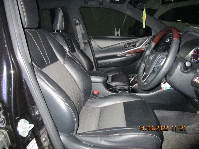 Foto Mobil Bekas Kabin Depan Toyota Harrier 2.0 tahun 2014