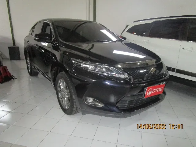 Foto Mobil Bekas Kanan Depan Toyota Harrier 2.0 tahun 2014