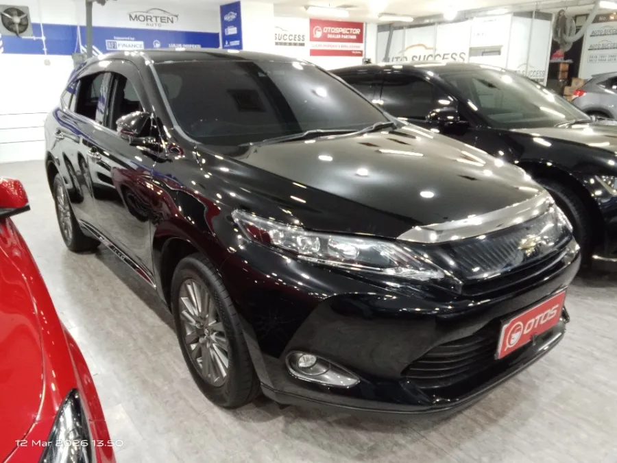 Foto Mobil Bekas Kanan Depan Toyota Harrier 2.0 tahun 2014
