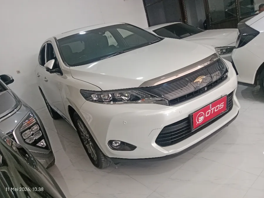 Foto Mobil Bekas Kanan Depan Toyota Harrier 2.0 tahun 2014