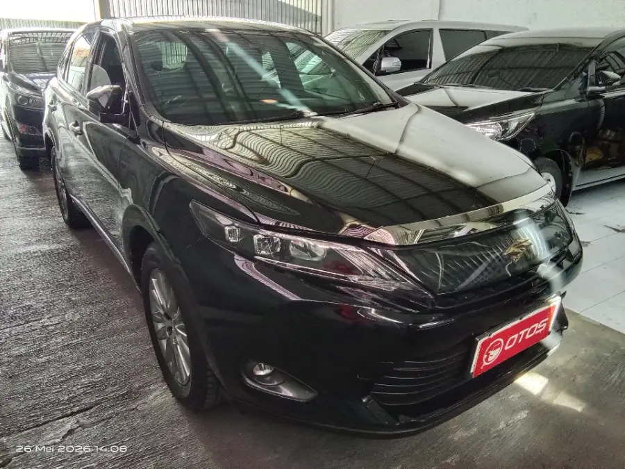 Foto Mobil Bekas Kanan Depan Toyota Harrier 2.0 tahun 2014