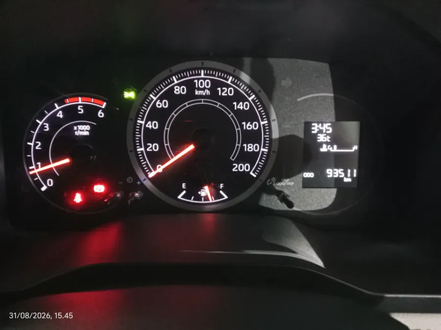 Foto Mobil Bekas Odometer Toyota Hiace 2.8 Premio tahun 2021