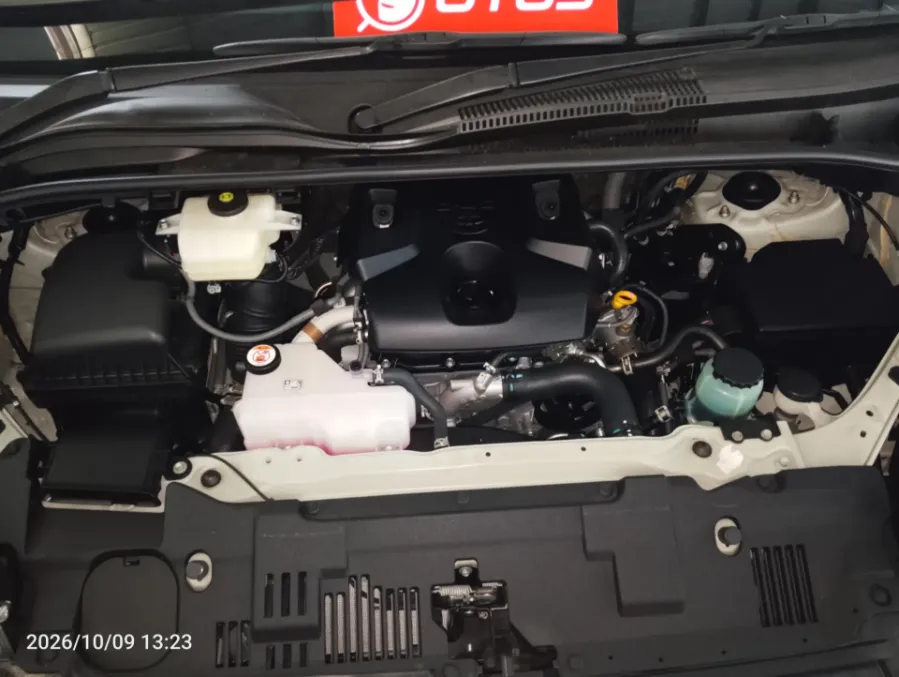 Foto Mobil Bekas Mesin Toyota Hiace 2.8 Premio tahun 2025
