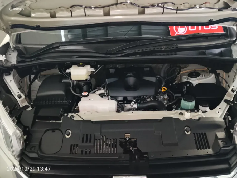 Foto Mobil Bekas Mesin Toyota Hiace 2.8 Premio tahun 2025