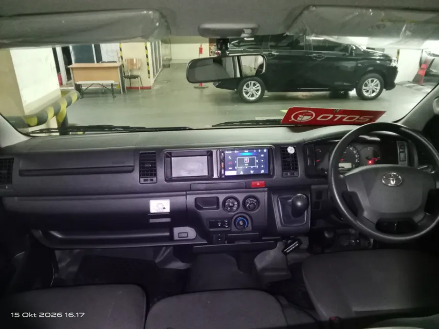 Foto Mobil Bekas Dashboard Toyota Hiace 3.0 tahun 2024
