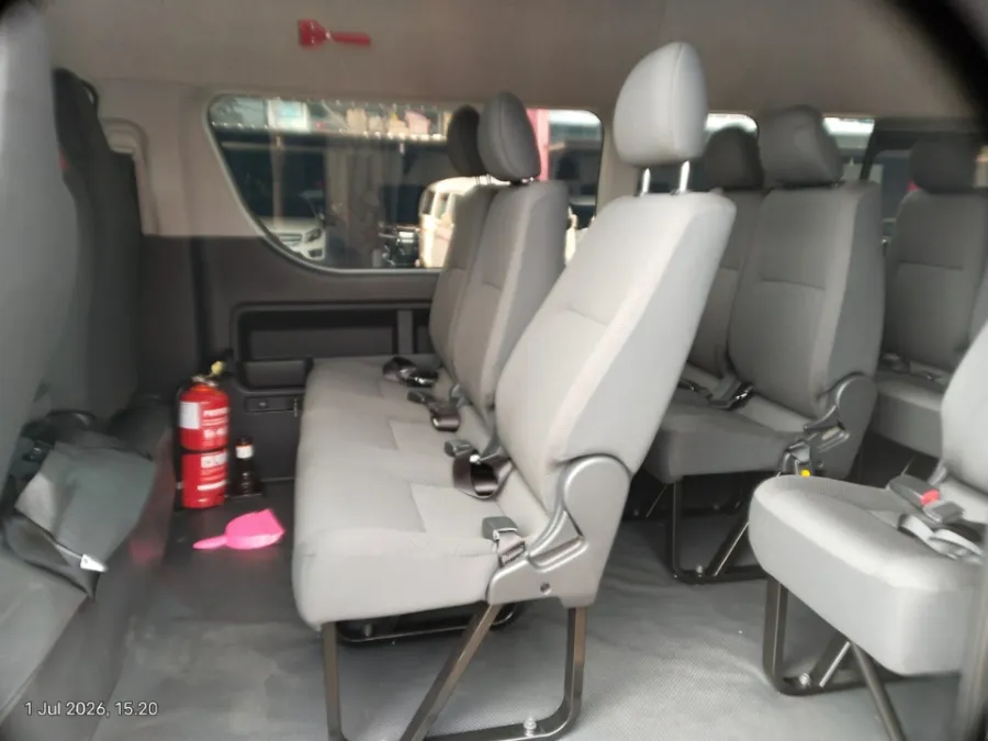 Foto Mobil Bekas Kabin Belakang Toyota Hiace 3.0 tahun 2024