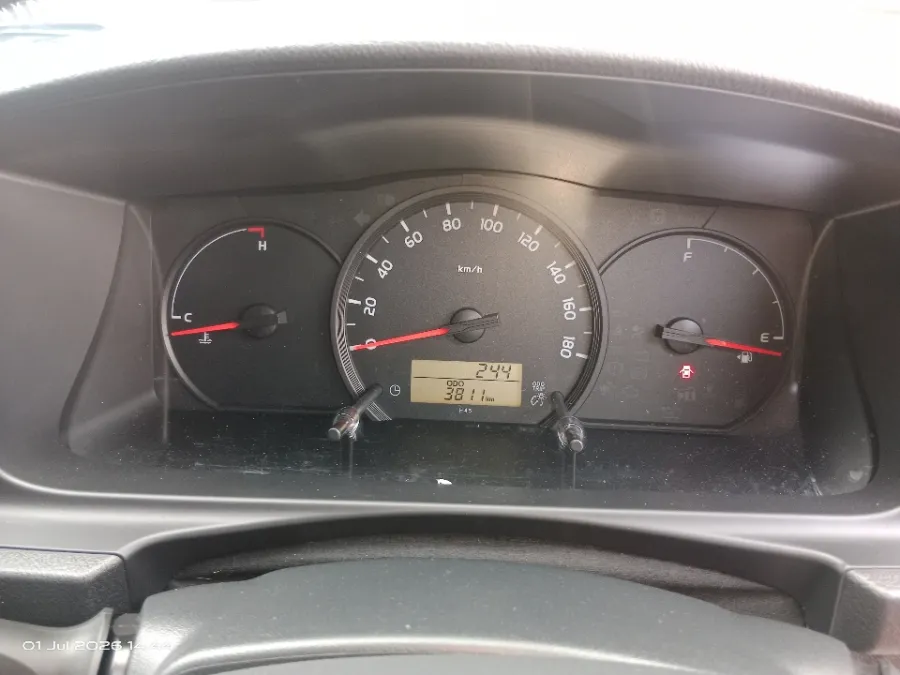 Foto Mobil Bekas Odometer Toyota Hiace 3.0 tahun 2024