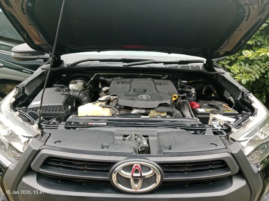 Foto Mobil Bekas Mesin Toyota Hilux 2.4 E D-Cab tahun 2021