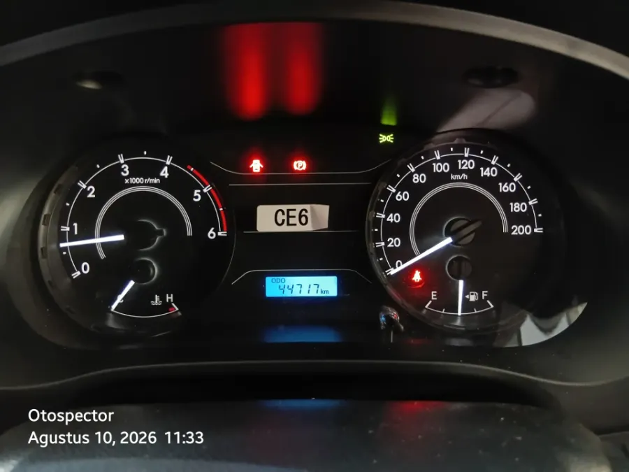 Foto Mobil Bekas Odometer Toyota Hilux 2.4 E D-Cab tahun 2023