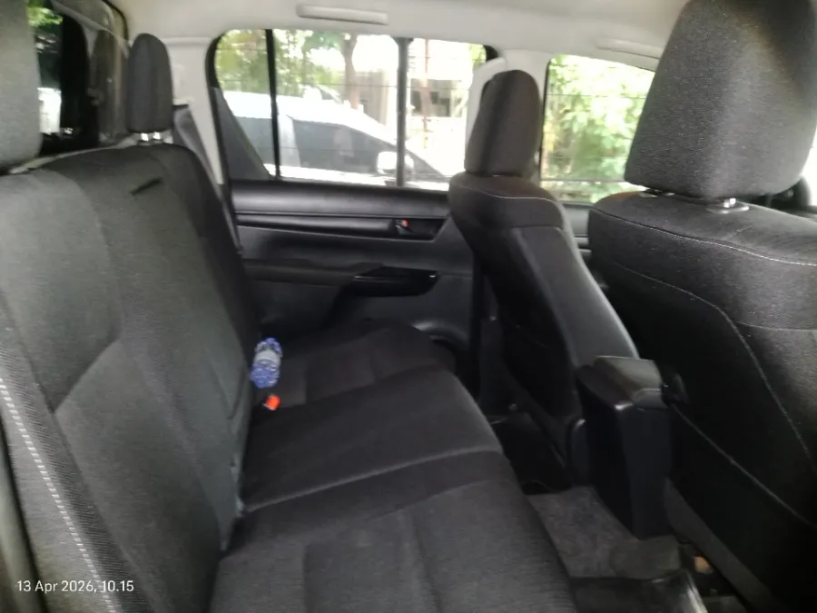 Foto Mobil Bekas Kabin Belakang Toyota Hilux 2.4 G D-Cab tahun 2021