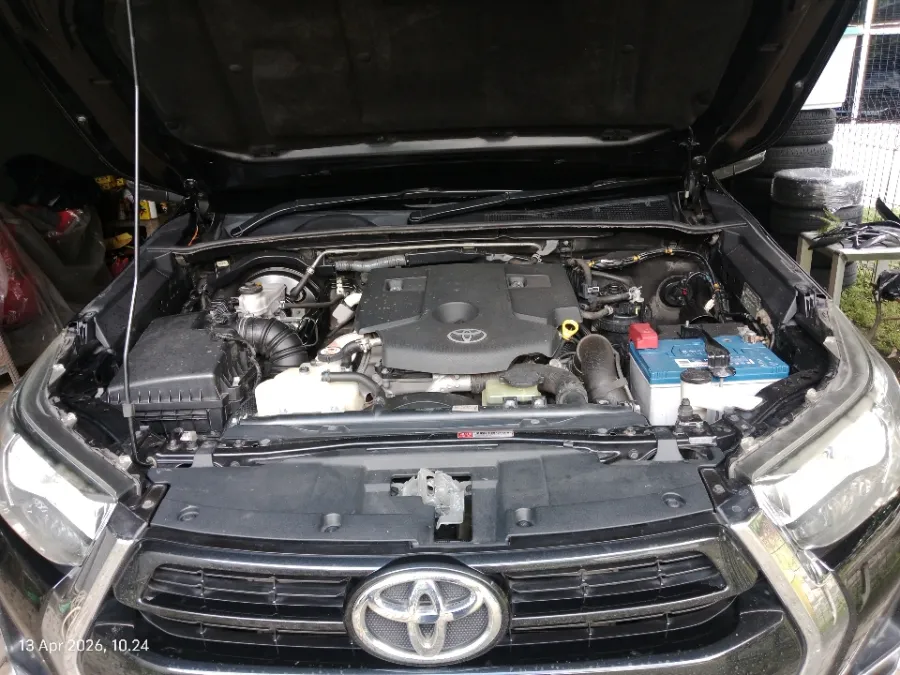 Foto Mobil Bekas Mesin Toyota Hilux 2.4 G D-Cab tahun 2021