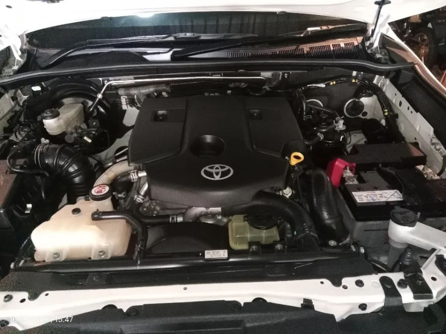 Foto Mobil Bekas Mesin Toyota Hilux 2.4 V D-Cab tahun 2022