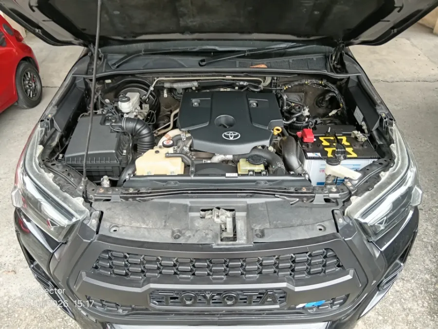 Foto Mobil Bekas Mesin Toyota Hilux 2.4 V D-Cab tahun 2022