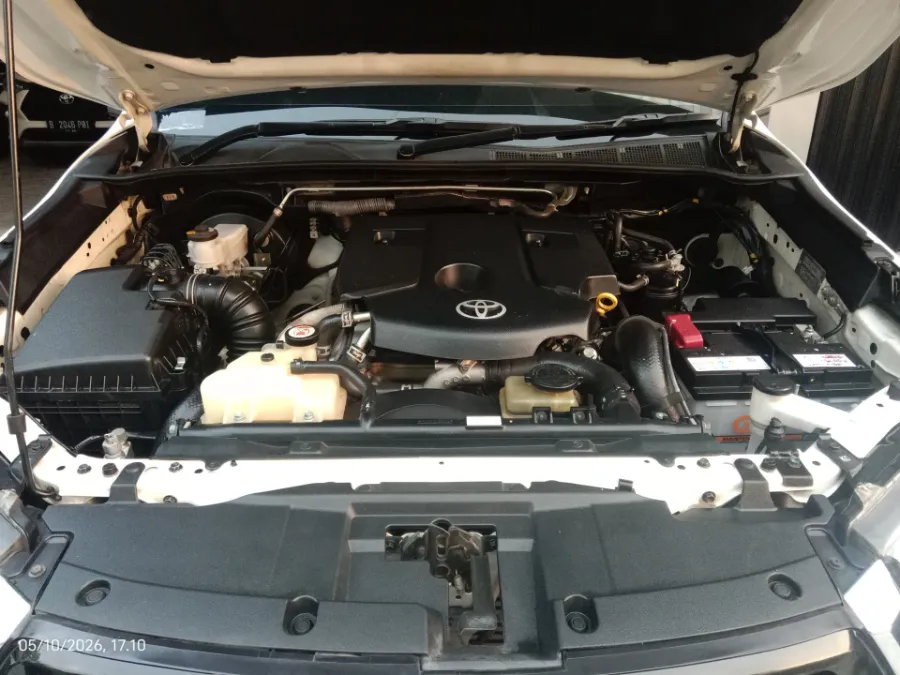 Foto Mobil Bekas Mesin Toyota Hilux 2.4 V D-Cab tahun 2022