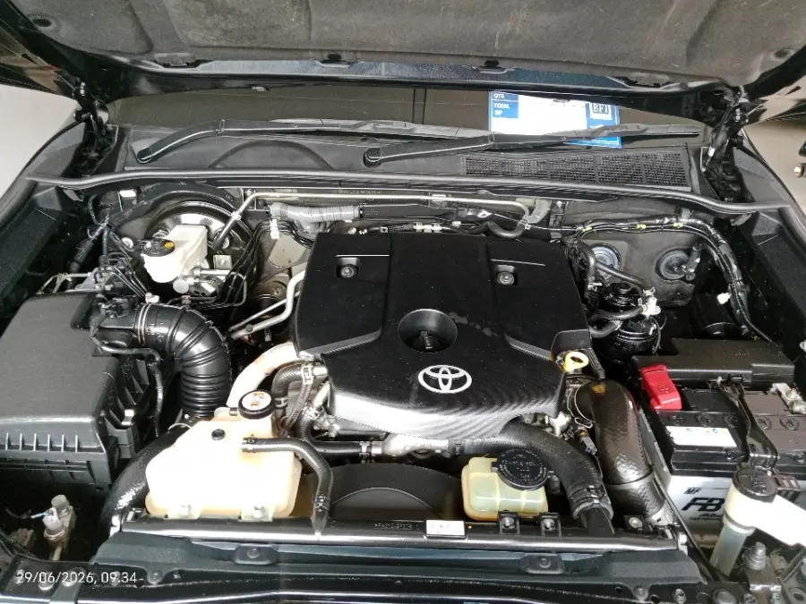 Foto Mobil Bekas Mesin Toyota Hilux 2.4 V D-Cab tahun 2023
