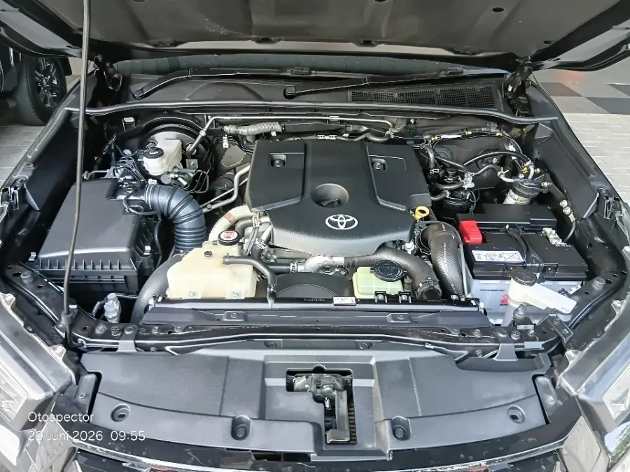 Foto Mobil Bekas Mesin Toyota Hilux 2.4 V D-Cab tahun 2025