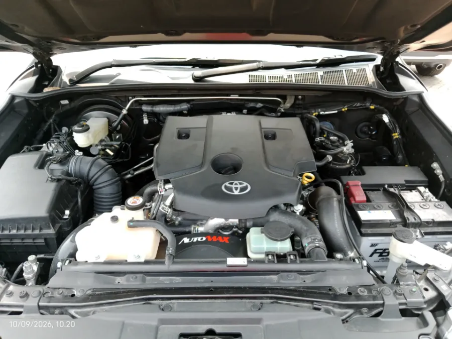 Foto Mobil Bekas Mesin Toyota Hilux 2.4 V D-Cab tahun 2026