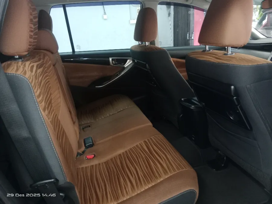 Foto Mobil Bekas Kabin Belakang Toyota Kijang Innova 2.0 tahun 2017
