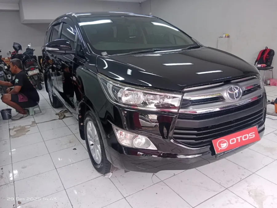 Foto Mobil Bekas Kanan Depan Toyota Kijang Innova 2.0 tahun 2017