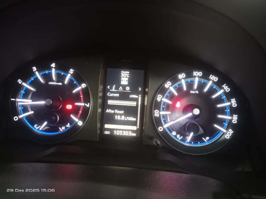Foto Mobil Bekas Odometer Toyota Kijang Innova 2.0 tahun 2017