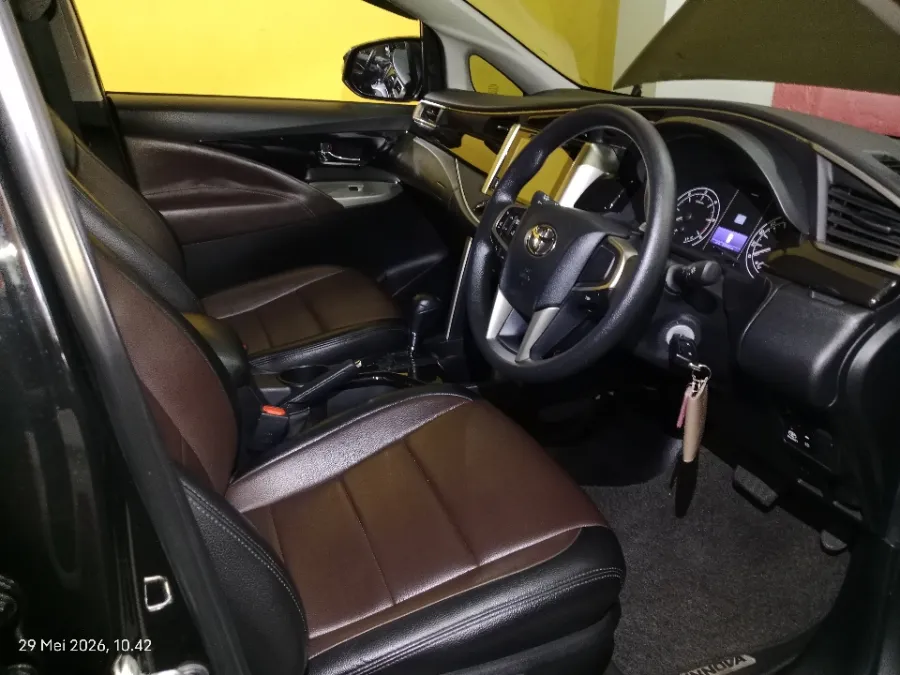 Foto Mobil Bekas Kabin Depan Toyota Kijang Innova 2.0 tahun 2022