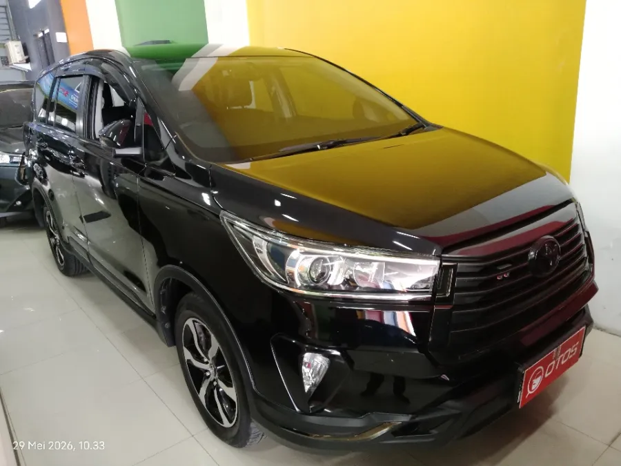 Foto Mobil Bekas Kanan Depan Toyota Kijang Innova 2.0 tahun 2022