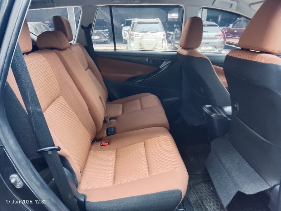 Foto Mobil Bekas Kabin Belakang Toyota Kijang Innova 2.0 G tahun 2016