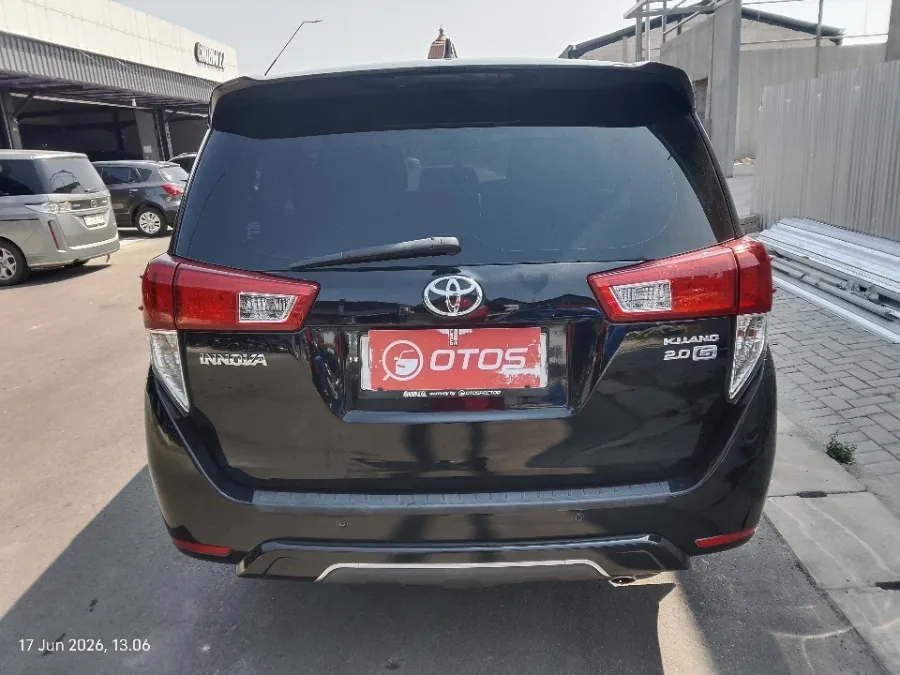 Foto Mobil Bekas Tampak Belakang Toyota Kijang Innova 2.0 G tahun 2016