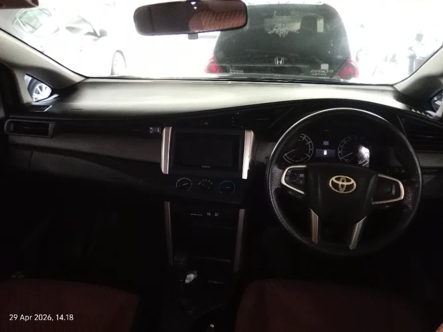 Foto Mobil Bekas Dashboard Toyota Kijang Innova 2.0 G tahun 2017