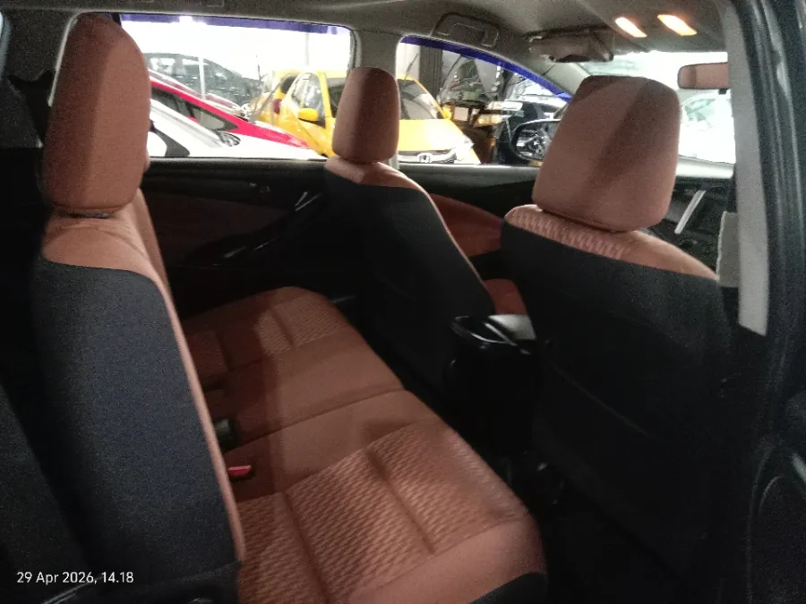 Foto Mobil Bekas Kabin Belakang Toyota Kijang Innova 2.0 G tahun 2017