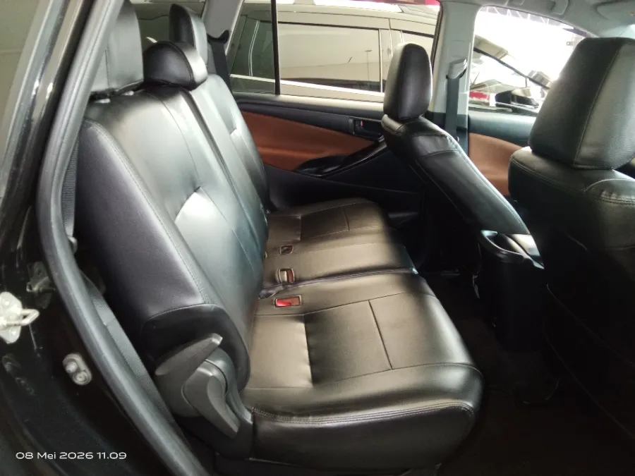 Foto Mobil Bekas Kabin Belakang Toyota Kijang Innova 2.0 G tahun 2017