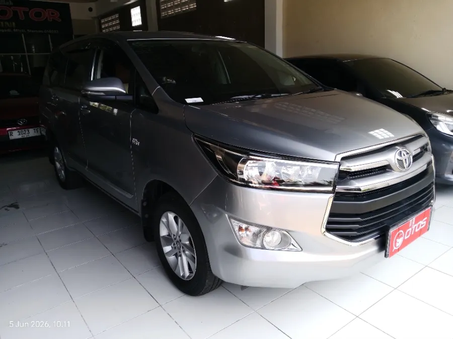 Foto Mobil Bekas Kanan Depan Toyota Kijang Innova 2.0 G tahun 2017