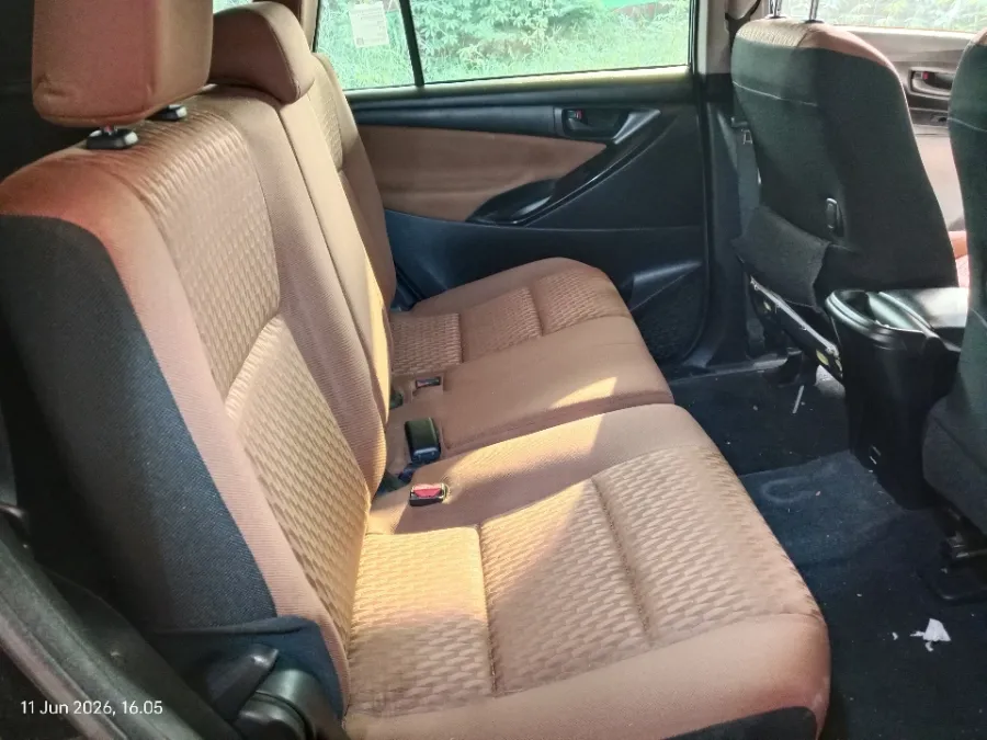 Foto Mobil Bekas Kabin Belakang Toyota Kijang Innova 2.0 G tahun 2018